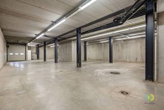 Deze opslagplaats is gelegen op een uitstekende strategische locatie te Vilvoorde, met vlotte verbindingen richting Brussel, Mechelen en...