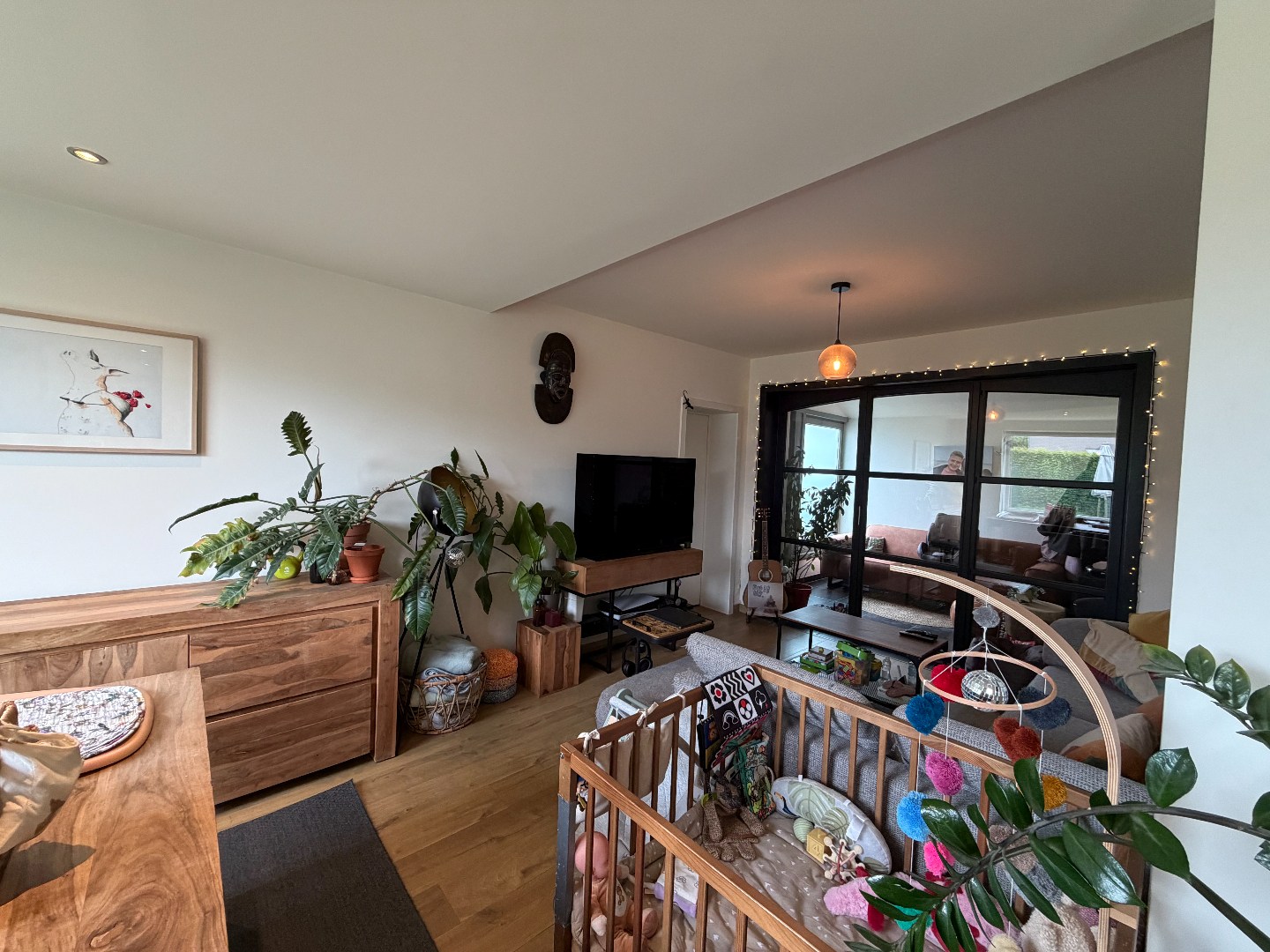Charmante gerenoveerde halfopen woning met 2 slaapkamers, tuin en garage - foto 4