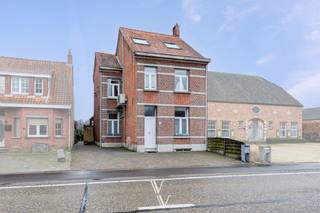Deze mooie en praktische woning is gelegen in Viersel, een rustige en groene deelgemeente van Zandhoven.De ligging is bijzonder gunstig: op slechts...