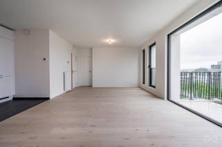 Tél : 0456 87 27 16 / E-mail : juliana.t@weinvest.be<br /><br />We Invest presents this beautiful 2 bedroom flat located near all amenities, in a new construction along the Canal.<br />It is composed as follows: an entrance hall with separate toilet, a pleasant and bright living space with open kitchen and terrace. There are two bedrooms and a bathroom. A cellar is also rented with the flat.<br /><br />Compulsory parking: 100€.<br />Charges: 100€.<br /><br />Provisional PEB: C<br /><br />Available from October 30, 2026 – book your viewing soon!