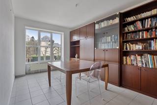 Dit lichtrijke en verzorgde kantoor met woonst te koop ligt aan de Lindenlaan in Ertvelde, vlakbij de R4, voor een vlotte bereikbaarheid. Dit...