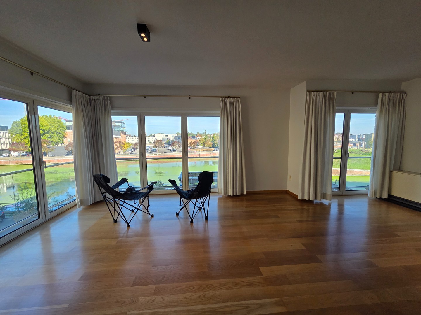 Prachtig hoekappartement aan de Leie met ondergrondse standplaats! - foto 2