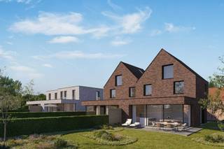 Vous recherchez une maison récente à l'architecture contemporaine, au confort de vie moderne et sublime, située dans un quartier calme ? <br />La villa jumelée brille par son architecture sublime. Grâce à un jeu optimal d'espaces et de volumes, l'architecture est perçue comme épurée et ludique. Les grandes baies vitrées baignent toutes les pièces de vie dans la lumière du jour, tandis que les hauts plafonds renforcent encore la sensation d'espace. En même temps, les grandes fenêtres offrent une vue magnifique sur les vastes jardins, où l'on aperçoit une forêt en plus des vastes prairies.<br />La maison est équipée, entre autres, d'un chauffage au sol contrôlé par une pompe à chaleur géothermique, pour une sensation agréable. De plus, ce système permet également de rafraîchir la maison pendant les mois d'été. Des panneaux solaires et des vitrages spéciaux permettent également de réduire la facture énergétique.<br />La maison est actuellement à l'état brut mais nous nous ferons un plaisir de vous guider dans vos choix de finitions afin que vous puissiez marquer de votre empreinte la finition de votre maison. Curieux de connaître les possibilités ? Ou vous souhaitez prendre rendez-vous pour visiter un salon d'exposition ? <br />Contactez Pieter Cardoen via le formulaire de contact sur cette page, ou au 0475 36 12 52, pieter@cornelis-partners.be.<br />Les prix s'entendent hors TVA et hors frais (droits de vente et frais de notaire). Les maisons sont proposées finies selon les spécifications respectives (du projet). Les images et les surfaces sont données à titre indicatif.