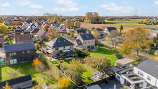 Deze uitzonderlijke villa combineert moderne luxe met een uitstekende ligging en biedt alles wat u zich kunt wensen voor comfortabel en...