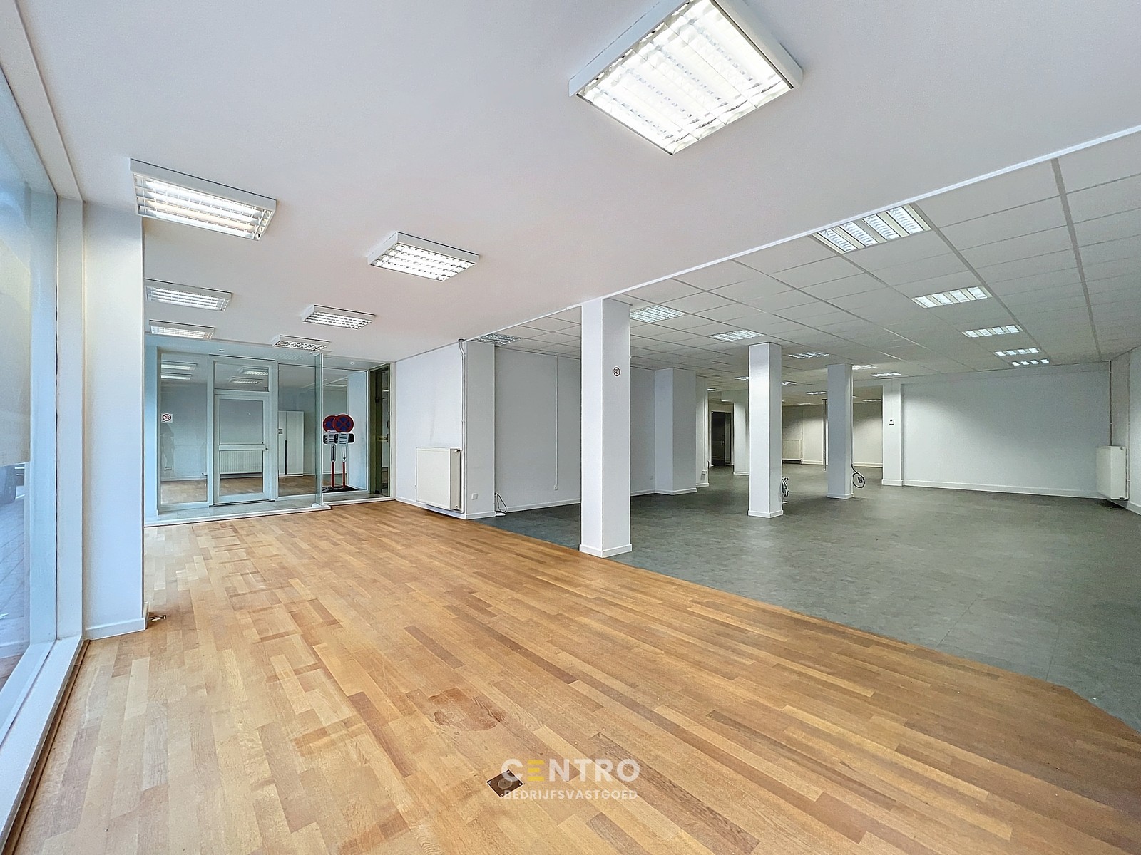 Unieke kantoor- en winkelruimten van ± 450m² te Roeselare - dicht bij de Grote Markt aan héél AANTREKKELIJKE prijs! - foto 4