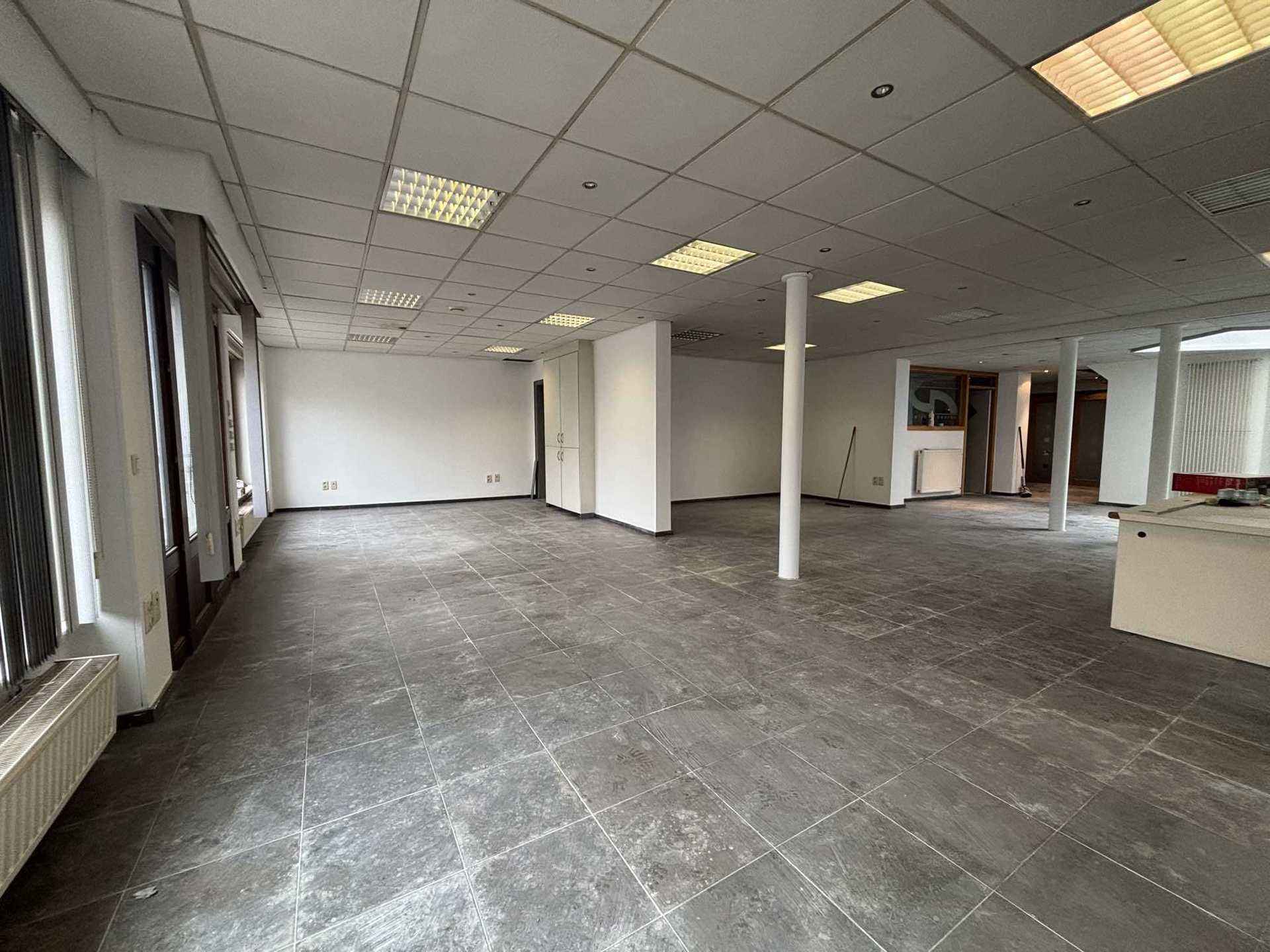 Multifunctioneel gebouw met duplex en handelgelijkvloers - foto 2