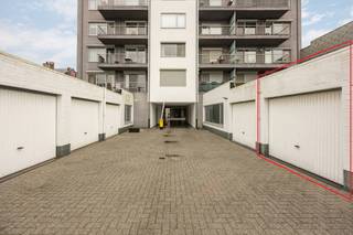 Diepe garage van ongeveer 10 meter in Residentie Swinnenhof - Patersstraat 40, Turnhout<br />
<p><em>Vermeldingen inzake bijzondere infoplicht: omgevingsvergunning stedenbouwkundige handelingen uitgereikt, woongebied, geen rechterlijke herstelmaatregel of bestuurlijke maatregel opgelegd of opname in het maatregelenregister, geen voorkooprecht ruimtelijke ordening, geen omgevingsvergunning voor verkavelen van gronden.</em></p>