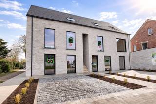 Ontdek dit prachtige nieuwbouwproject aan de Hogestraat, met vier stijlvolle en energiezuinige stapelwoningen. Deze duplexwoning biedt 3...