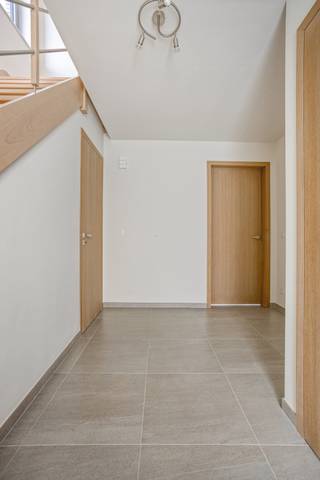 Welkom in Boutersem ! Ontdek deze ruime BEN woning met vier slaapkamers en twee badkamers die centraal gelegen is op de as Leuven-Tienen en op...