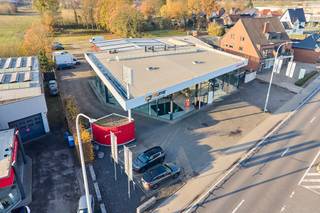 Deze handelsruimte met werkplaats/magazijn bevindt zich op een commerciële toplocatie in Maasmechelen. Op een perceel van ruim 6133m² aan de...