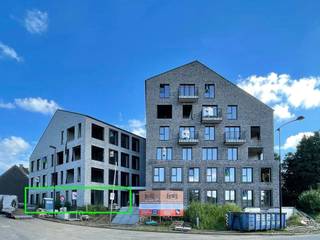 Laatste 6 appartementen! Dit modern nieuwbouwproject ROOTS is rustig gelegen met zicht op groen, op wandelafstand van het station en het CENTRUM. Aangename terrassen en/of tuinen, lichtrijke leefruimtes met open geïnstalleerde keukens, volledige afwerking, en zo goed als opleverklaar. Ondergrondse parkeerplaatsen en bergingen. Bijna-energieneutraal (max E30): vloerverwarming voorzien. Wenst u het modelappartement te bezichtigen: guido@immobeguin.be