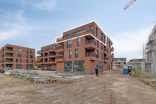 Exclusief penthouse met breed zuidterras – 2 slpks, 2 badk. – centrum Merelbeke In dit stijlvolle nieuwbouwproject op de historische tramsite...