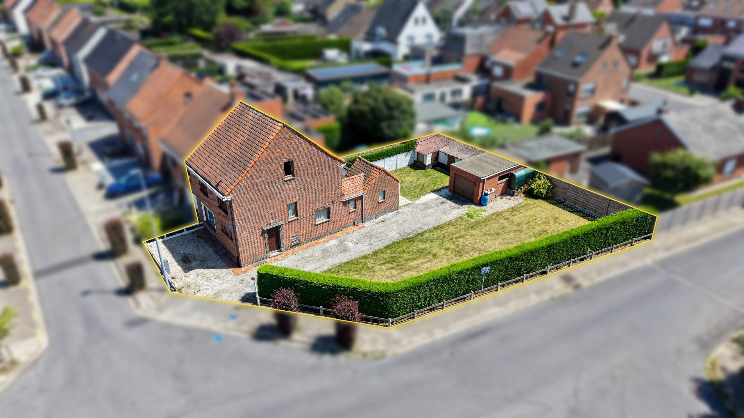 TE RENOVEREN WONING MET 4 SLAAPKAMERS - foto 2