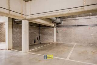 In een woonwijk waar de openbare parkeerplaatsen schaars zijn, bieden wij u deze 10 ondergrondse staanplaatsen gelegen in een recent gebouw van...