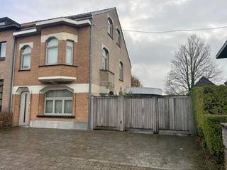 Centraal gelegen, prachtig Art-Deco-burgerhuis, met 3 slaapkamers, bureau, garage, tuin...(vloerverwarming, zonneboiler,elektr...