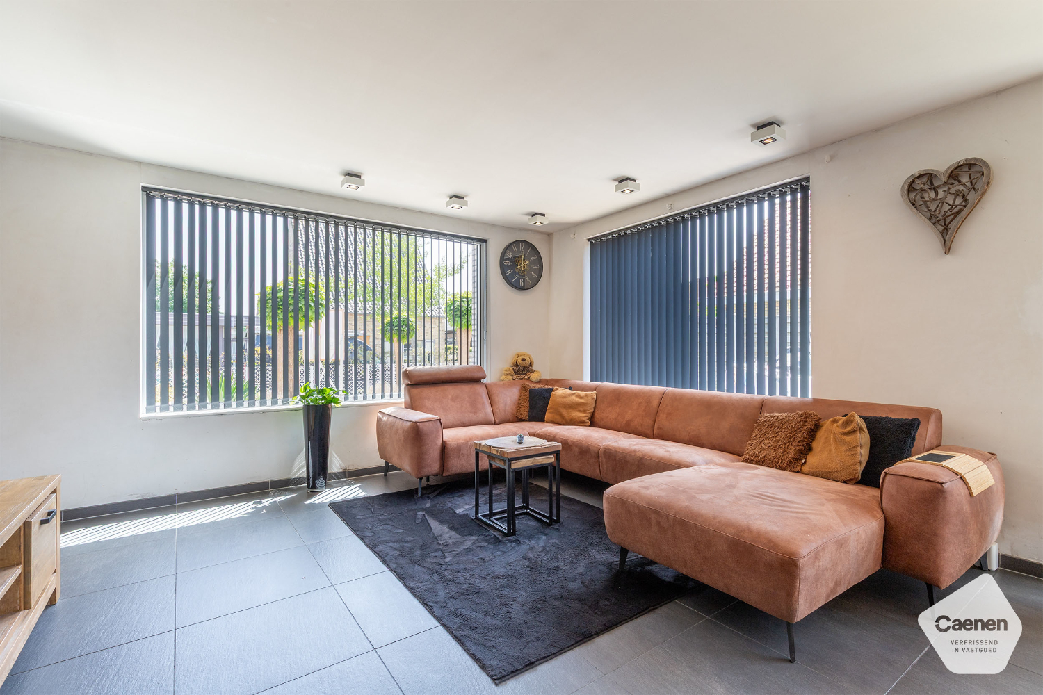 Moderne bungalow met 3 slaapkamers, aangelegde tuin en zwembad. - foto 4