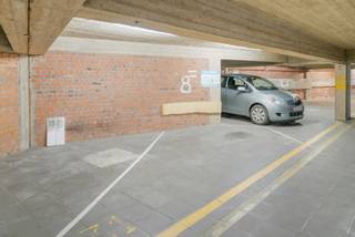 Deze overdekte standplaats bevindt zich onder de residentie Solaria. Heel gemakkelijk toegankelijk via de automatische poort, die bediend wordt...