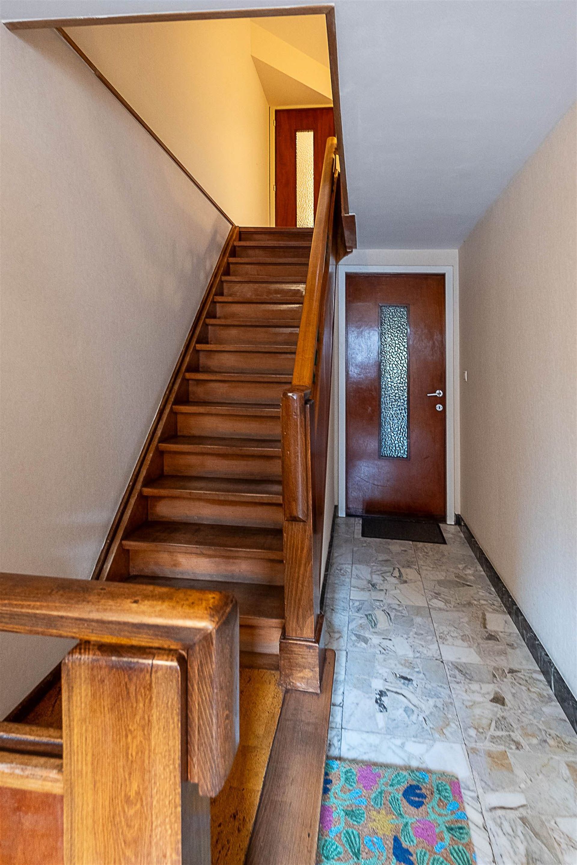 Eengezinswoning met 4 slaapkamers, garage en tuin - foto 4