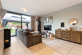 Discover this charming and spacious home located in the pleasant city of Turnhout. This move-in-ready property combines comfort, space, and a...