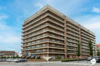 Deze dubbele garagebox bevindt zich op de verdieping -1 van de residentie Ysera III te Nieuwpoort-Bad.De box is geschikt voor 2 wagens en is voorzien...