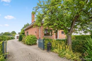 Op een groot perceel van bijna 18 are staat deze instapklare open bebouwing met veel tuin en een grote aparte garage. De woning beschikt over...