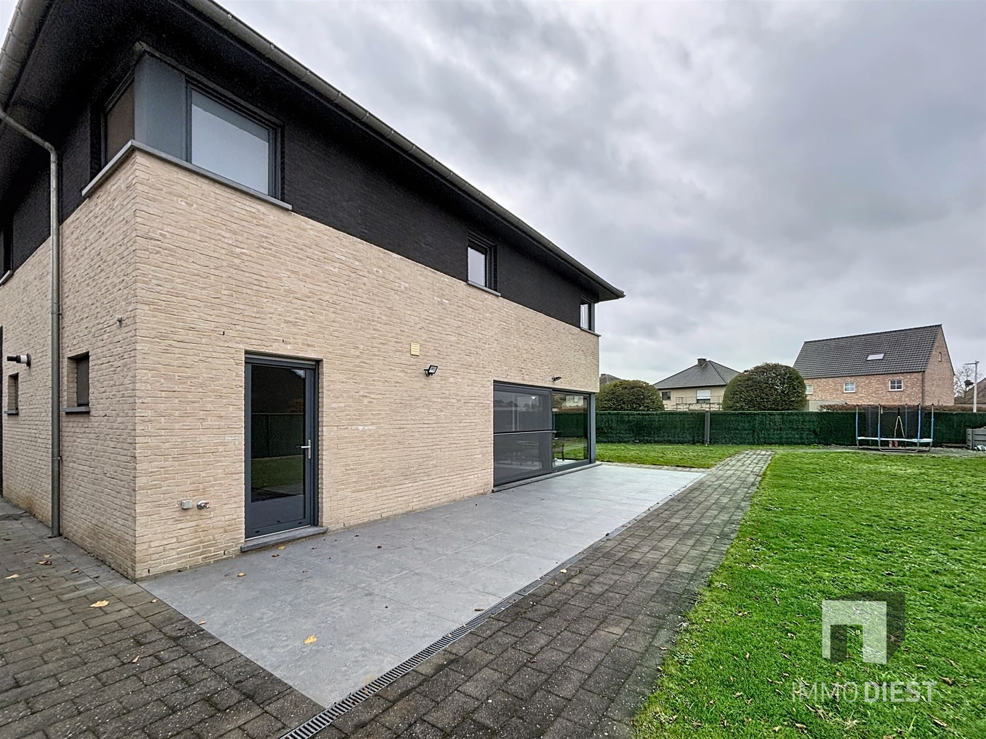 Villa met 5 slaapkamers op 8,50are in doodlopende straat - foto 4