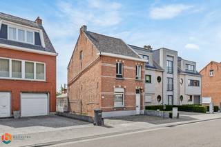 Op een uitstekende locatie in Beerzel bevindt zich deze te renoveren woning met 3 slaapkamers en tuin. U geniet hier zowel van een ideale...