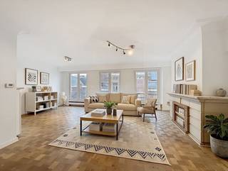 Dit prachtige appartement ligt in het hart van Gent, op een steenworp van de Kouter.Het appartement werd volledig gerenoveerd in 2018, waarbij...