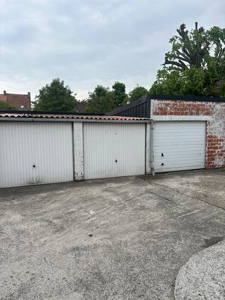 Centraal gelegen garage in het centrum van Veurne. Deze garage biedt een veilige en droge opslag- of parkeerplaats, ideaal voor wie op zoek is naar...