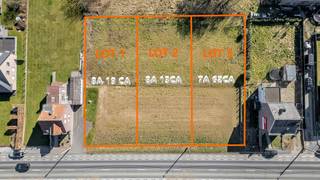 <p>Voor meer informatie of een bezoek, bel 02/532.22.57 - Lennik (Eizeringen): Op een strategische ligging langs de Assesteenweg en op een boogscheut van de belangrijke as Brussel-Ninove en Asse-Edingen, biedt Topo-Immo u deze <strong>prachtige bouwgrond</strong> aan met een een oppervlakte van <strong>8a 19ca</strong>. Geschikt voor het oprichten van een <strong>open bebouwing</strong>! Mogelijkheid om een gedeelte te voorzien met <strong>kantoorfunctie, vrij beroep, handel, dienstverlening en ambacht</strong>. Het perceel is 18m breed. De <strong>maximale</strong> <strong>gevelbreedte </strong>bedraagt<strong> 12m</strong>. Maximale bouwdiepte: 15m op het gelijkvloers en 12m op de verdieping. Kroonlijsthoogte: hellend dak tussen 3,20m en 6,20m - plat dak max. 6,50m. <strong>Mogelijkheid tot het oprichten van een vrijstaand tuinhuis, serre, poolhouse of terrasoverkapping in de achtertuin! </strong>Winkels, scholen en openbaar vervoer bevinden zich in de nabijheid. Interesse in deze mooie bouwgrond? Neem dan snel contact op met ons om het dossier in te kijken op kantoor! (Prijs exclusief opmetingskosten, aandeel verkavelingsakte en aansluitingskosten).Maatregelen opgenomen in het maatregelenregister: nee.</p>