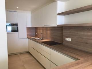 SPLENDID, RENOVATED APARTMENT SITUATED AT THE NEW PROMENADE BETWEEN THE CASINO AND THE "LITTLE BEACH" Through the entrance hall, you arrive in the...