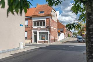 Volledig vernieuwde (2025) ruime tweeslaapkamerwoning vlakbij het centrum doch rustig gelegenEPC A I Elektriciteit goedgekeurd tem 2048 I...