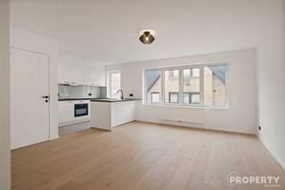 Te koop: volledig gerenoveerd appartement met terras in WevelgemOp het tweede verdiep van een verzorgd gebouw, vlak bij het centrum van Wevelgem,...