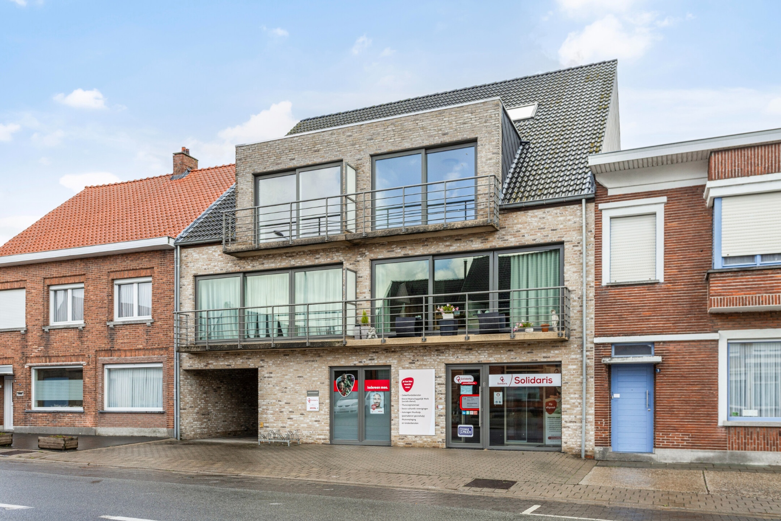 Opbrengsteigendom: 2 verhuurde appartementen met 3 garages - foto 3