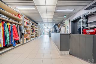 Immeuble mixte comprenant deux commerces et un appartementIdéalement situé à l’intersection de quatre rues très fréquentées du centre-ville de...