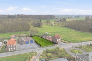 Dit perceel van 731m² is gelegen in een rustige straat nabij het centrum van Aartrijke.Deze bouwgrond combineert zijn goede bereikbaarheid met een...