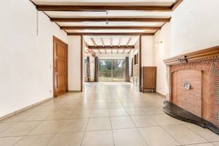 <p><span>Ruim appartement van 199 m² met 2 slaapkamers, tuin en terras op toplocatie in Balen centrum!</span></p><p><span> </span></p><p><span>Belangrijkste troeven:</span></p><ul><li><span>Centrale ligging in het centrum van Balen</span></li><li><span>Zeer ruim appartement met een bewoonbare oppervlakte van 199 m²</span></li><li><span>2 volwaardige slaapkamers en 1 badkamer</span></li><li><span>Lichtrijke woonkamer dankzij de grote raampartijen</span></li><li><span>Praktische indeling met ruime leefruimtes</span></li><li><span>Zuidwestelijk georiënteerde tuin met aangenaam terras</span></li><li><span>Nabij winkels, scholen, openbaar vervoer en andere voorzieningen</span></li></ul><p><span> </span></p><p><span>Bent u op zoek naar een ruim appartement op een centrale locatie met alle voorzieningen binnen handbereik?</span></p><p><span>Stel jezelf dan kandidaat voor de huur van dit pand door een e-mail te sturen naar </span><span>info@hetvastgoedkantoor.be</span></p><p><span>Wij vragen u om in deze e-mail een korte voorstelling van jezelf op te nemen, evenals de loonbrieven van de maanden </span><span>maart, april en mei 2026</span><span>.</span></p><p><span>Na ontvangst van uw kandidatuur nemen wij contact met u op voor verdere opvolging.</span></p><p><span> </span></p><p><span>Er worden telefonisch geen afspraken ingepland voor dit pand.</span></p>