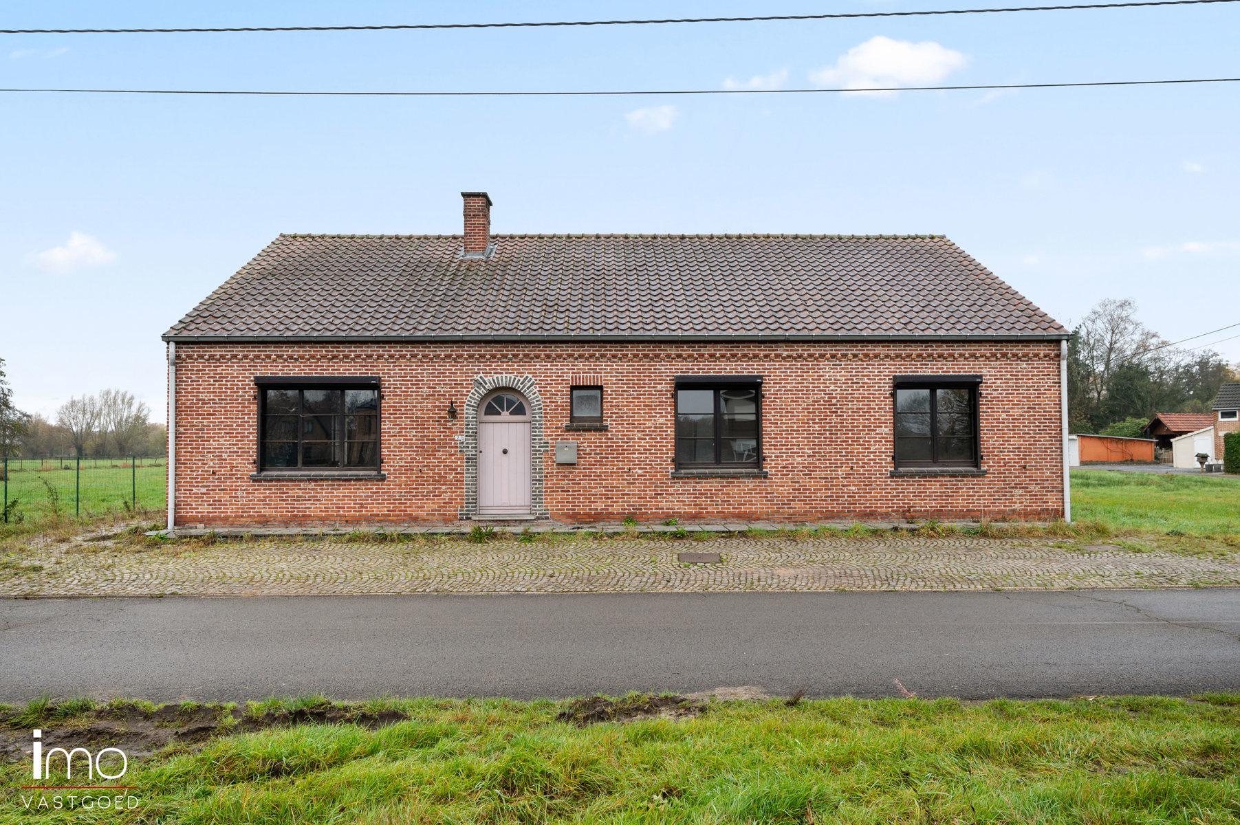 Vrijstaande niet-vergunde woning in agrarisch gebied. - foto 2