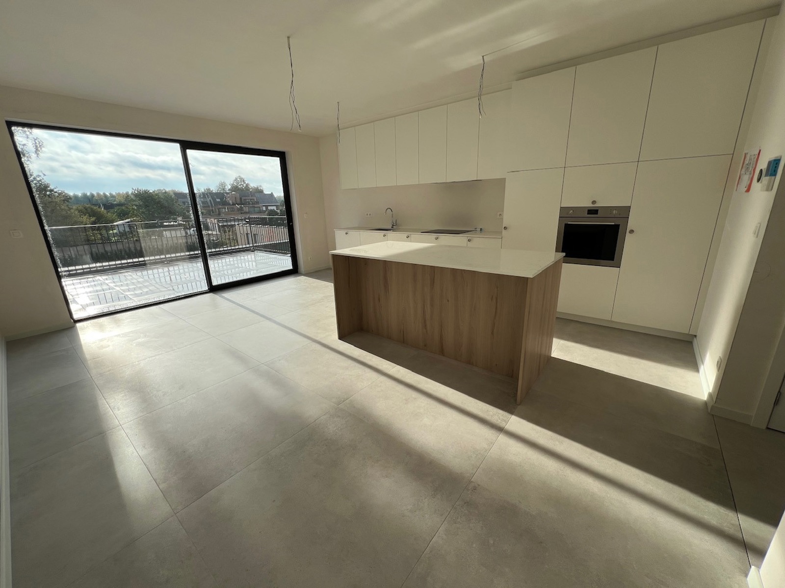 6% BTW - Duplex met 2 slpk, terras en bovengrondse parking - foto 1