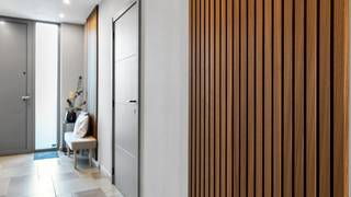 In het rustige en groene Heers bevindt zich deze verrassend ruime rijwoning op wandelafstand van winkels, scholen, horeca en speelvelden. Ideaal...