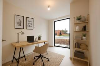 Deze VOLLEDIG AFGEWERKTE ENERGIEZUINIGE NIEUWBOUWWONING (2025) bevindt zich in Tielt met name in de Wingensesteenweg 128 H, op een perceel grond...