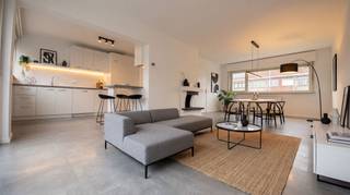 Home with quiet location in Menin, back exit to a park!  Upon entering we have an entrance hall with separate guest toilet.  Then we enter the living...