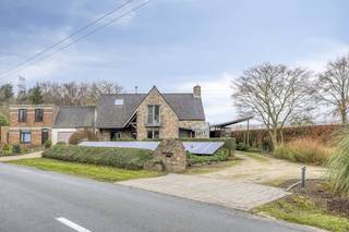 Dit vastgoed werd steeds met zorg onderhouden en biedt een unieke combinatie van tijdloze architectuur en een prachtige groene tuin met...