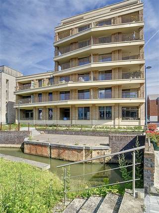 Dit appartement maakt deel uit van het nieuwbouwproject 'Demertoren', dat werd gerealiseerd op de Ezeldijksite.Het appartement heeft 2 slaapkamers,...