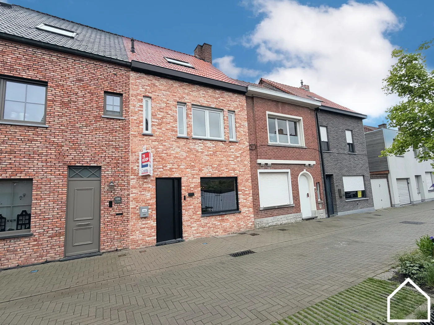 GERENOVEERDE WONING MET 4 SLPKS, TUIN EN MOGELIJKHEID TOT GARAGE - foto 1