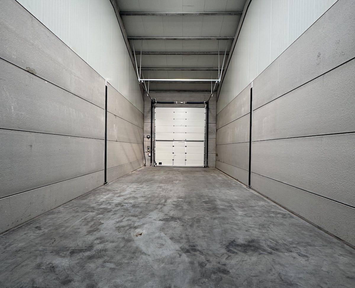 Centrally located warehouse for rent (90 m²) in Middelkerke - photo 3