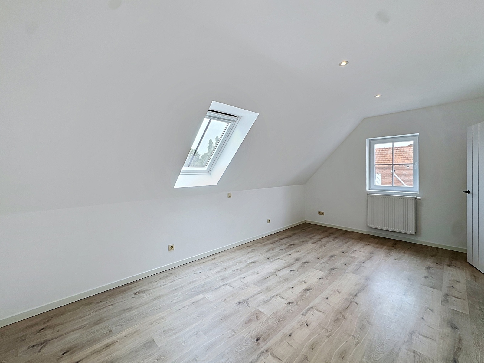 TE HUUR recente halfopen bebouwing met 3 slaapkamers Jabbeke - foto 5