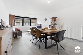 strong&amp;gt;Te koop: moderne instapklare woning in Watou met 2 slaapkamers - EPC A

<p>Deze woning, gebouwd in 2022, combineert eigentijdse architectuur met energiezuinig comfort (EPC-label A).</p>

<p>Indeling:<br />• Inkomhal met trap<br />• Lichte woonkamer, de ramen aan de kant van de zithoek zijn voorzien van<strong> elektrische screens</strong><br />• Uitgeruste keuken<br />• Twee comfortabele slaapkamers<br />• Apart toilet<br />• Ruime berging, voldoende plaats voor wasmachine, droogkast, frigo, ...<br />• Badkamer met inloopdouche en lavabomeubel<br />• Zeer ruime zolder met veluxvenster</p>

<p>Troeven:<br />• Recente woning uit 2022 met energiezuinig EPC-label A, meteen instapklaar<br />• Rustig gelegen, met vlotte verbinding naar Poperinge<br />• Voldoende parkeergelegenheid (parkeerterrein op enkele tientallen meters)<br />• Zonnepanelen inbegrepen (4st)</p>

<p>Neem vandaag nog contact op met je ERA-makelaar voor een bezoek.</p>

<p> </p>

<p>JOUW DROOMHUIS. ZO GEVONDEN!</p>