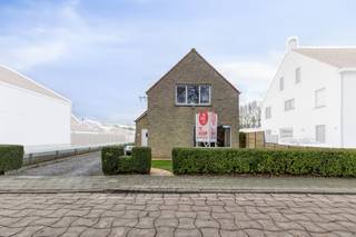 Discover this detached house for sale, quietly located in the heart of picturesque Lissewege. On a 560 m² plot, you will find a house that has...