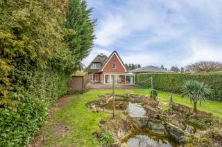 Charmante woning met tuin en garage in het hart van SchildeIn het centrum van Schilde, langs de Turnhoutsebaan, vinden we deze charmante woning uit...